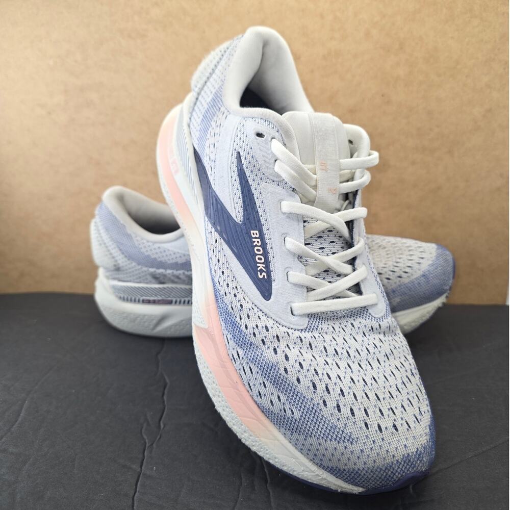 Brooks Women's Adrenaline GTS 24 running shoes Size 10.5